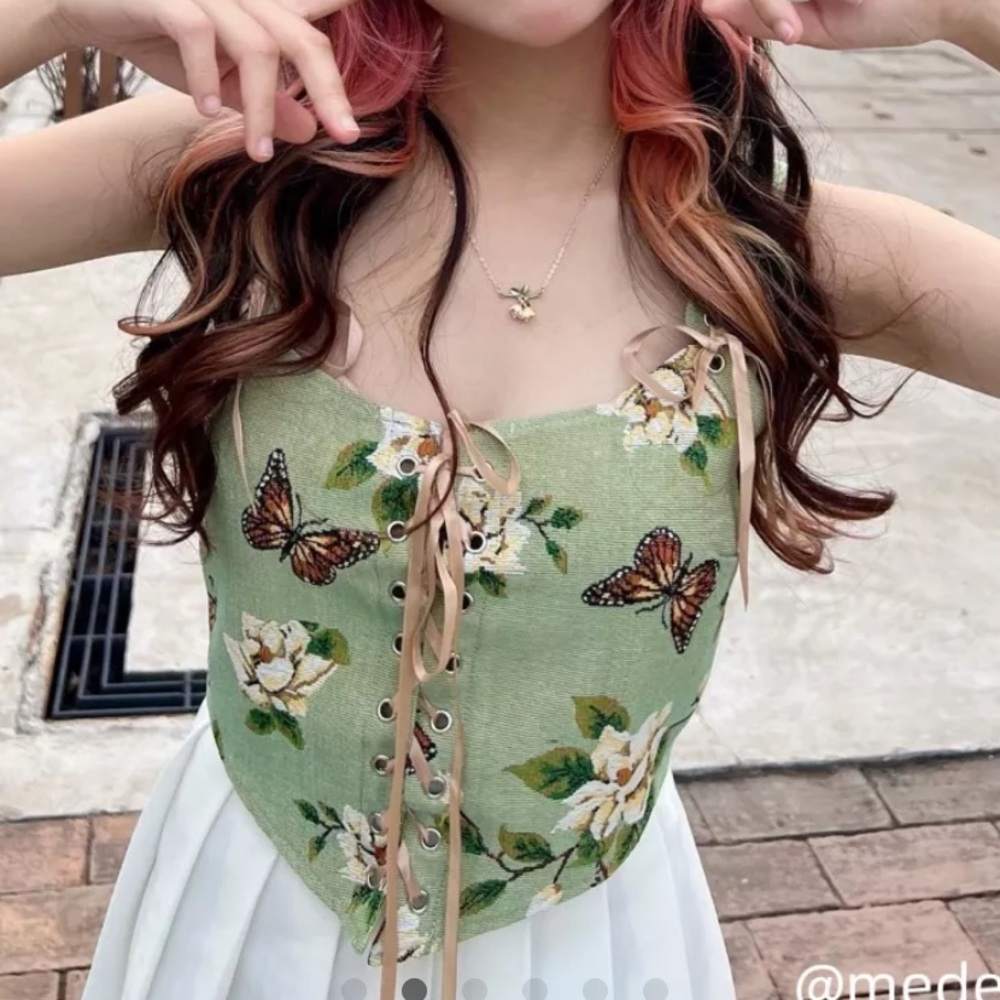 ✨SOLD✨ NWT Floral Butterfly Lace Front Corset Top